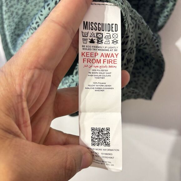 Misguided Smocked Babydoll Dress Size 4 Long Sleeve Green Black Casual NEW - Picture 9 of 10